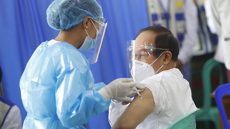 ΕΜΑ: Το εμβόλιο των Pfizer/BioNTech δεν συνδέεται με θανάτους που καταγράφηκαν μετά τον εμβολιασμό